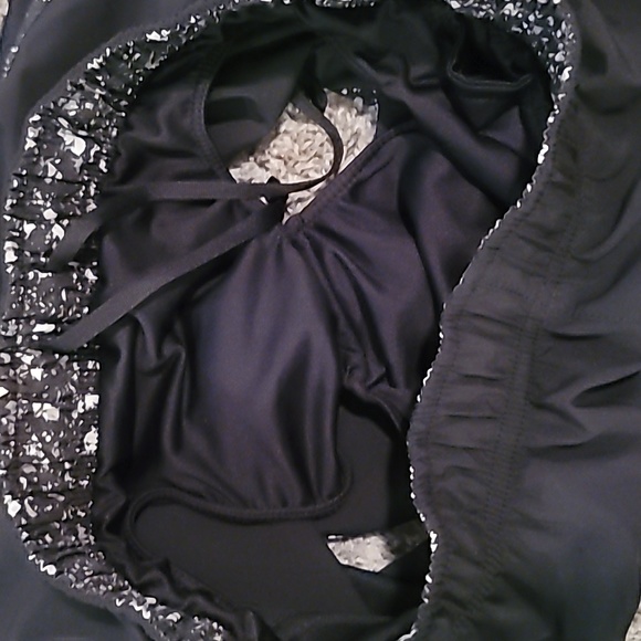 STUNNING NIKE TEMPO DRIFIT RUNNING SHORTS CURVED HEM WITH MESH - Picture 9 of 9